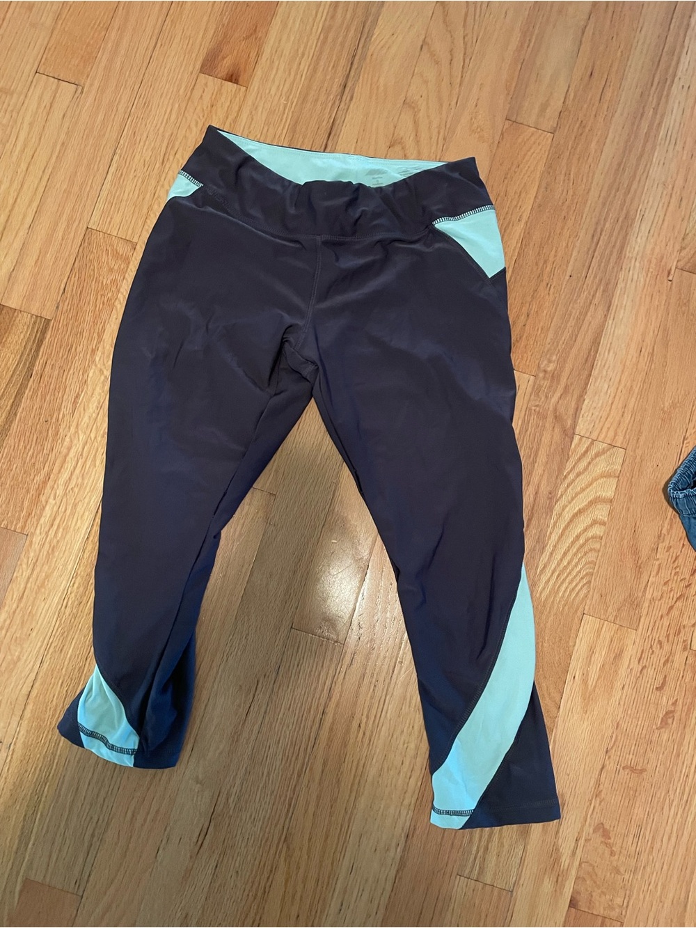 Women’s Athletic Capri Leggings - Navy with Light Blue Accents